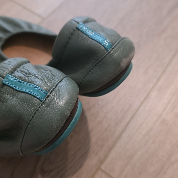 Tieks Olive Green Leather Flats Size 8 - Picture 9 of 11